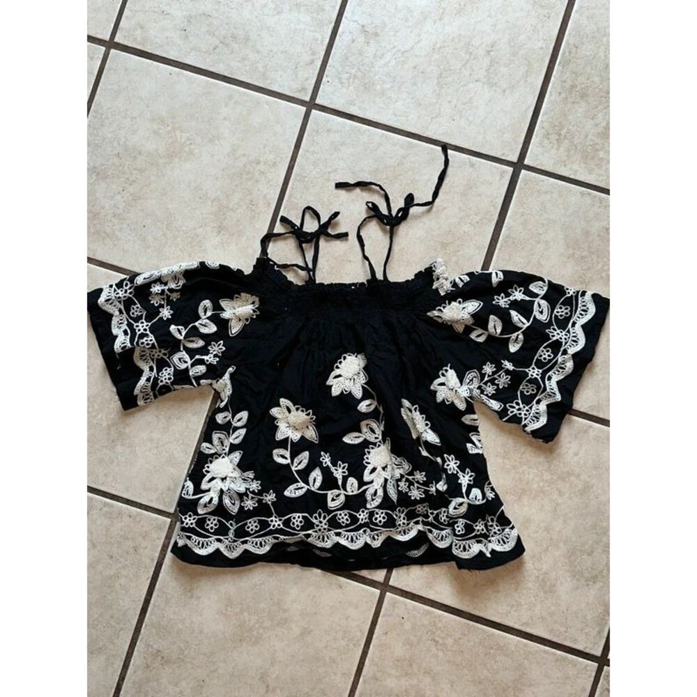 Girls Black Off the Shoulder Kiss the Sky Top Size Small